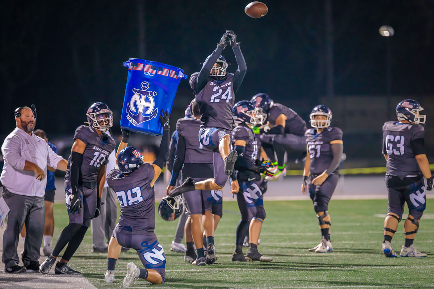 Sailors Roll HB on Homecoming/Senior Night (59-21)